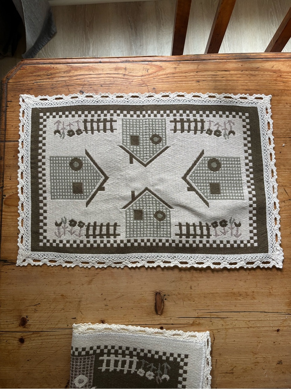 Set of 4 Handcrafted Cotton Placemats in Cream and Olive with Lace Edge